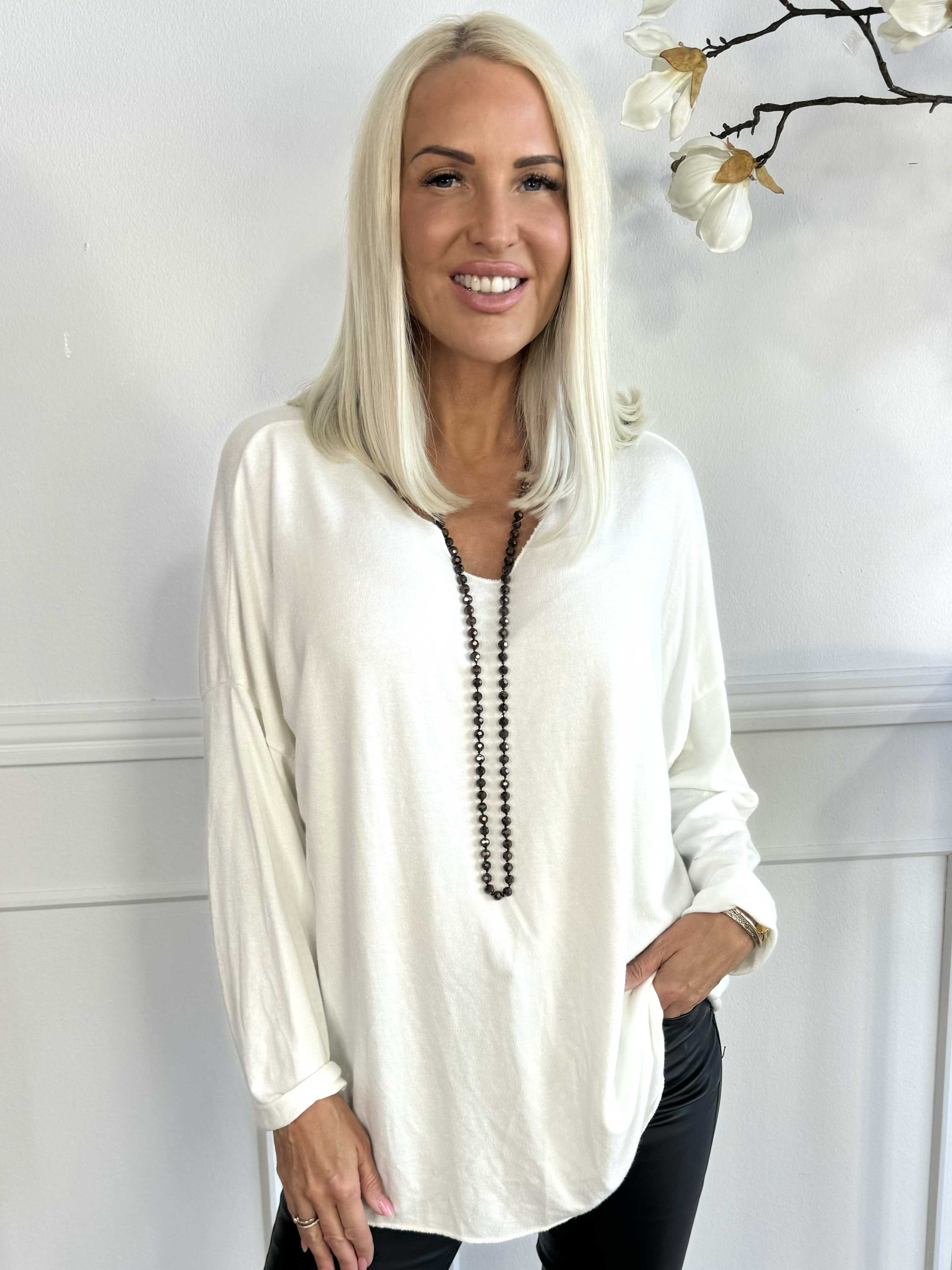 Djamila - Blus i mjuk viskos med v-ringning